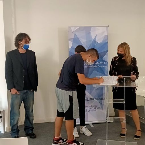A Ivrea, firmato il &quot;contratto viola&quot; per il riconoscimento dell'imprenditore della Gentilezza