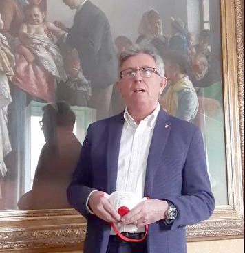 Il sindaco Claudio Castello annuncia l'arrivo delle mascherine della Regione Piemonte