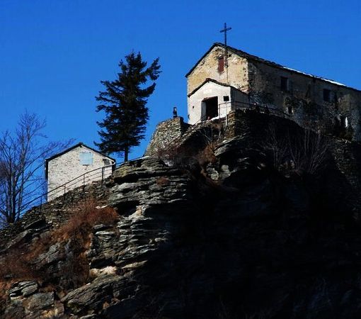 Valli di Lanzo, a Cantoira un'aiuola votiva a Maria Ausiliatrice e Santa Cristina