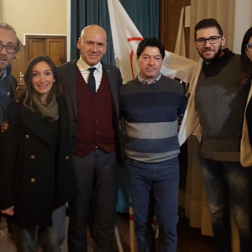 Da sinistra: il consigliere regionale Davide Bono, la Senatrice Jessica Costanzo, il consigliere regionale Giorgio Bertola, Rino Sinopoli referente M5S di Brandizzo, il consigliere comunale di Chivasso Fabio Cipolla, la Deputata Celeste D’Arrando.