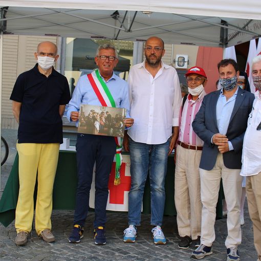 Un riproduzione del dipinto &quot;La vaccinazione&quot; di Demetrio Cosola