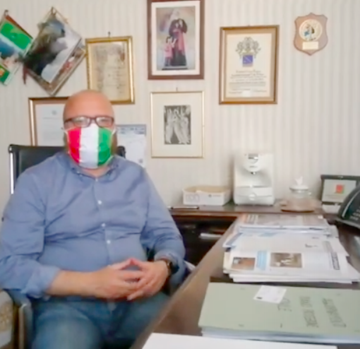Beppe Pezzetto con la mascherina tricolore