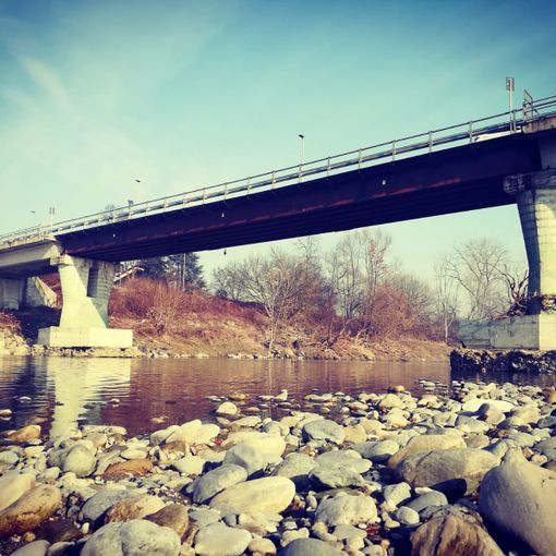 Il ponte sul fiume Po