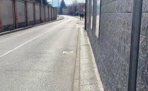Il marciapiede di via Schiapparelli a Settimo Torinese