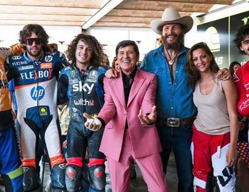 Il campione Pecco Bagnaia protagonista del videoclip della nuova canzone di Gianni Morandi