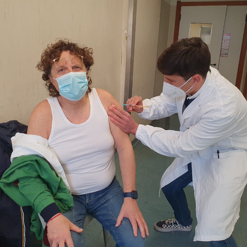 Prime dosi dei vaccini ai medici degli ospedali di Chivasso, Ivrea e Ciriè