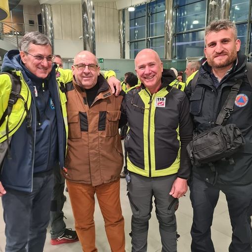 Nella foto da sinistra l'assessore regionale alla Sanità Luigi Icardi, il consigliere regionale Gianluca Gavazza, il responsabile Maxiemergenza Regione Piemonte Mario Raviolo e il vicesindaco della Città di Crescentino Luca Lifredi.