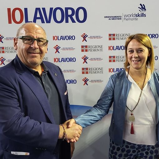 Il consigliere regionale Gianluca Gavazza e la responsabile del Centro per l'Impiego di Chivasso Laura Martignetti