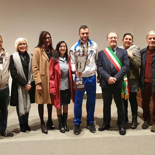 Simone Barbiere con l'amministrazione comunale