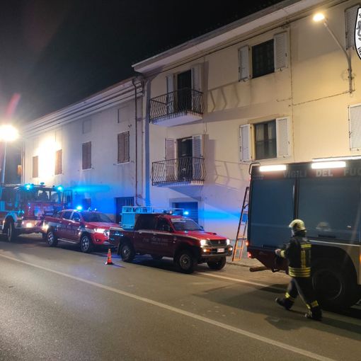 Borgofranco di Ivrea, incendio di una canna fumaria: intervengono i vigili del fuoco