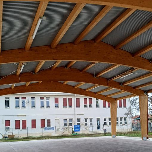 Volpiano, quasi ultimata la copertura del campo esterno alla scuola &quot;Ghirotti&quot;