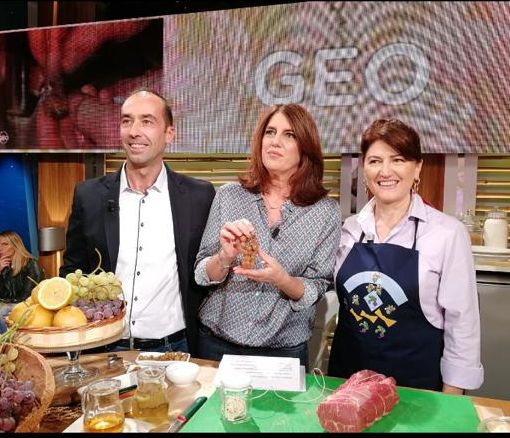 Loris Caretto con la conduttrice Sveva Sagramola e la maestra di cucina Giovanna Ruo Berchera