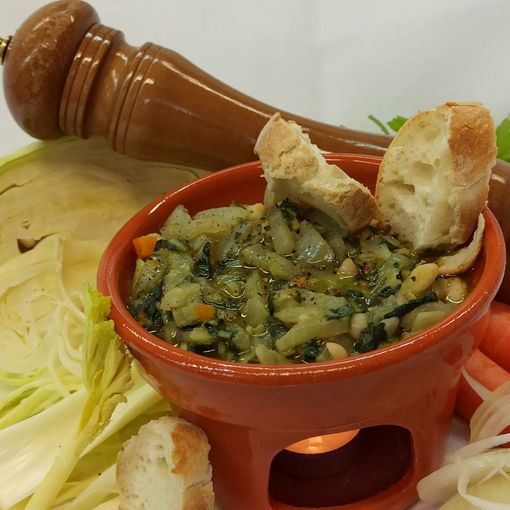 Minestra di cavoli e fagioli bianchi