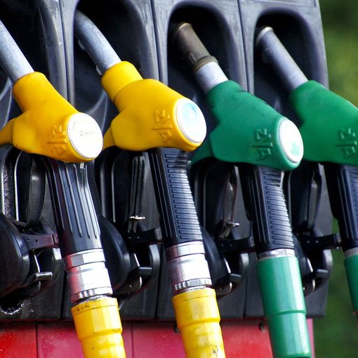 Rincari carburante, Faib-Confesercenti ironizza: “Trovati i colpevoli: i benzinai...&quot;