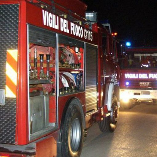 Settimo Torinese, nella notte a fuoco alloggio in una palazzina