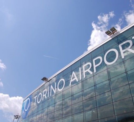 Voli dirottati e cancellati, il caos a Torino dopo la tragedia di Caselle