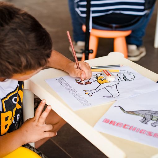 Con DINOSAURS EXPERIENCE a JollyLAND vivi un'estate di animazioni e divertimento giurassico per tutta la famiglia a Vinovo