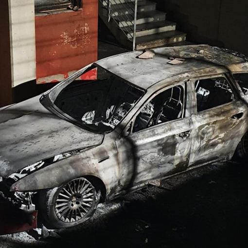 auto carbonizzata - foto d'archivio