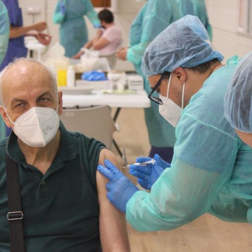 Vaccini anti-Covid, oggi somministrate 40.329 dosi. E arriva lo stop precauzionale ad AstraZeneca per gli under60