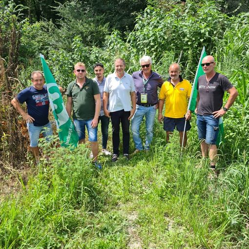 I buchi sono stati aperti a colpi di tronchese lungo la Dora, tra Ivrea, Montalto Dora e Borgofranco I buchi sono stati aperti a colpi di tronchese lungo la Dora, tra Ivrea, Montalto Dora e Borgofranco
