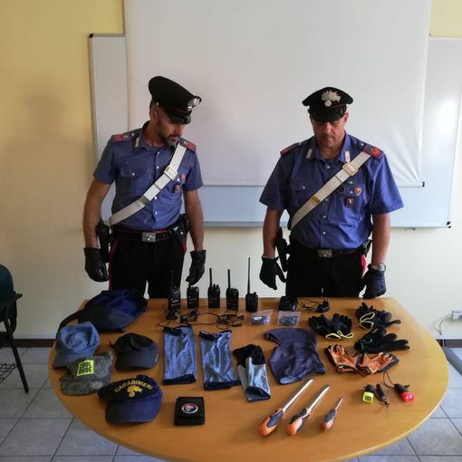 Cacciaviti e grimaldelli in mezzo ai giochi dei bimbi: denunciata la &quot;famiglia di scassinatori&quot;