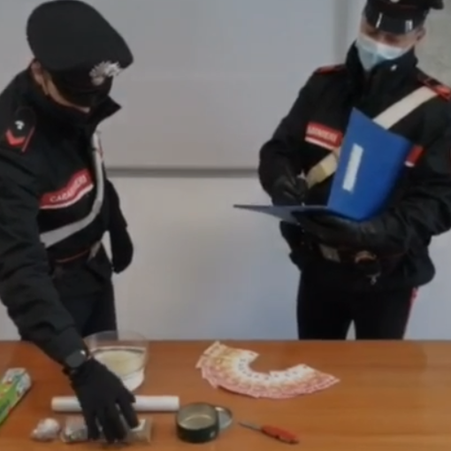carabinieri con droga e soldi sequestrati