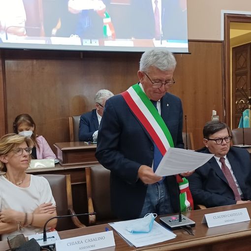 Il sindaco Castello in consiglio comunale