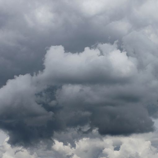 cielo molto nuvoloso