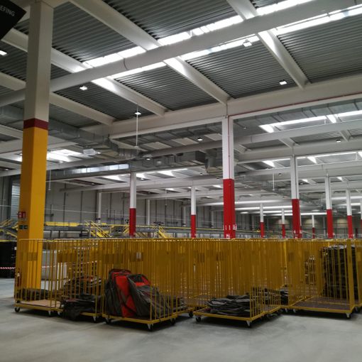 L'interno dello stabilimento Amazon di Brandizzo