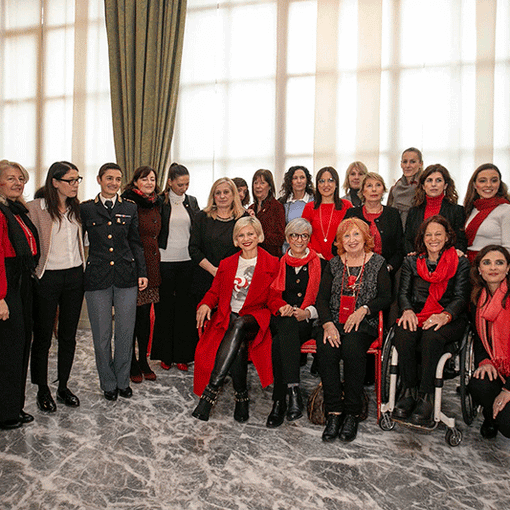 A Palazzo Lascaris staffetta al femminile sulla panchina rossa simbolo contro la violenza sulle donne