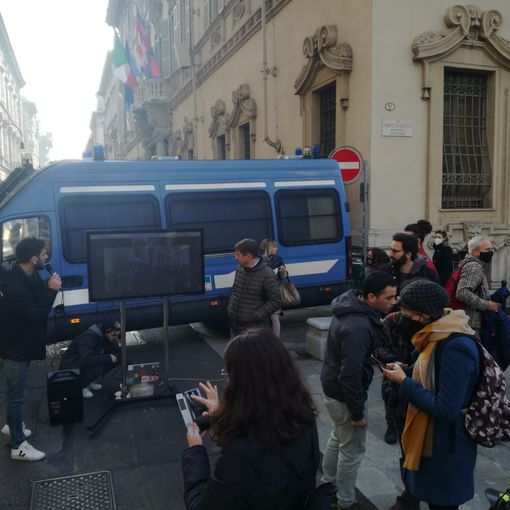 Il presidio di Extinction Rebellion fuori dal consiglio regionale