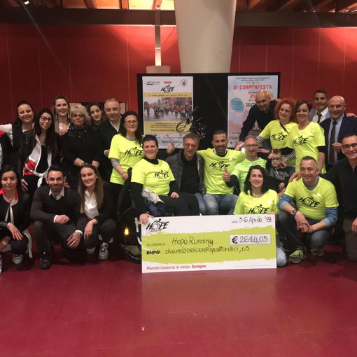 I ragazzi di Hope Running con i fondi donati da Venaria