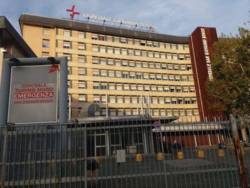 Lite in fabbrica tra due operai: un uomo viene colpito con una forchetta a braccia e addome