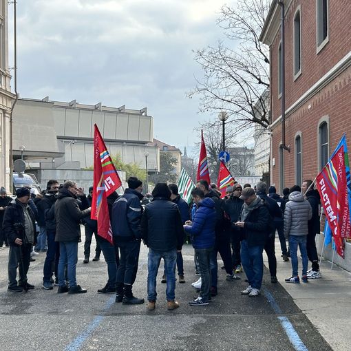 Manifestazione di sindacati e lavoratori Gurit