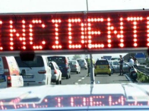 scritta luminosa &quot;Incidente&quot;