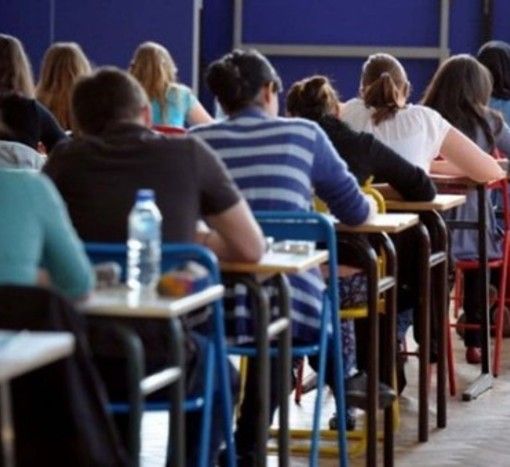 Maturità, questa mattina si parte con il tema. Chiorino agli studenti: &quot;Abbiamo bisogno del vostro talento&quot;