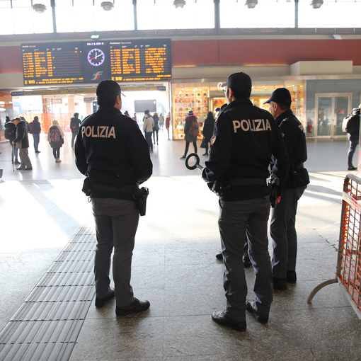 agenti della Polfer a Porta Nuova