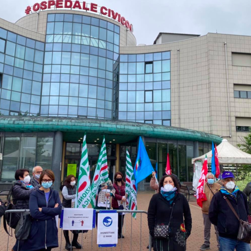 protesta dei lavoratori dell'ospedale di settimo torinese