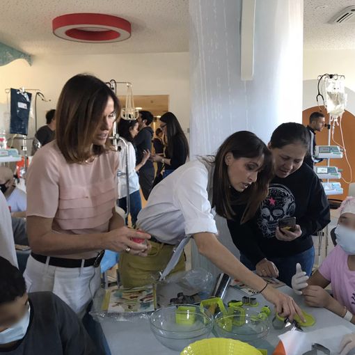 Biscotti per i piccoli pazienti del Regina Margherita: le sorelle Parodi si mettono ai fornelli [VIDEO e FOTO]