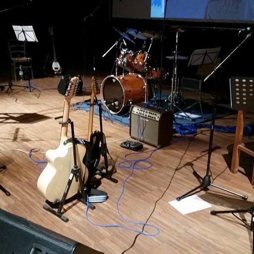 palco con strumenti