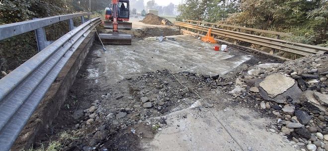 Proseguono i lavori per la riapertura del ponticello sul Rivo Cravan a Volpiano