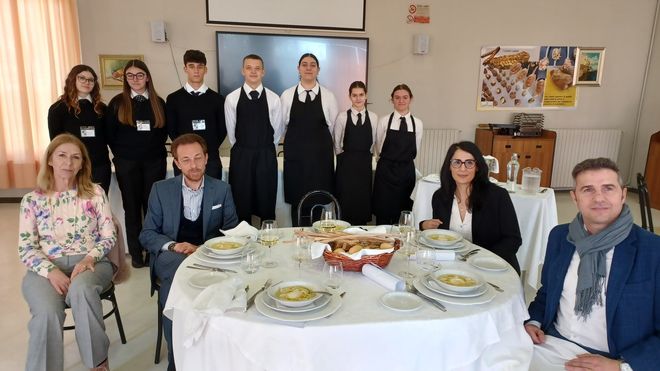 L’assessore comunale all’Istruzione di Chivasso ospite dell’Istituto “Carlo Ubertini” L’assessore comunale all’Istruzione di Chivasso ospite dell’Istituto “Carlo Ubertini”