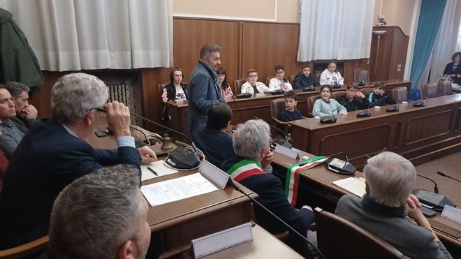 A Chivasso la premiazione del contest per creare il logo del Consiglio Comunale dei Ragazzi A Chivasso la premiazione del contest per creare il logo del Consiglio Comunale dei Ragazzi