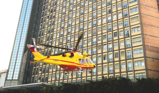 Travolta mentre attraversava sulle strisce, 15enne trasportata d'urgenza al Cto Travolta mentre attraversava sulle strisce, 15enne trasportata d'urgenza al Cto