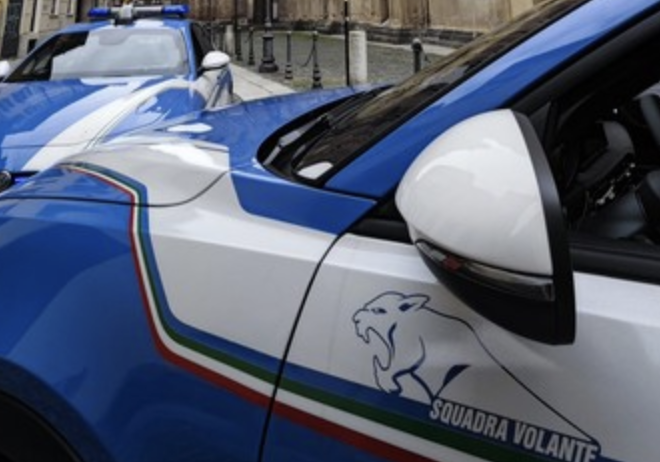 Ivrea, minacciano un passante con dei coltelli da cucina: un uomo e una donna arrestati per tentata rapina