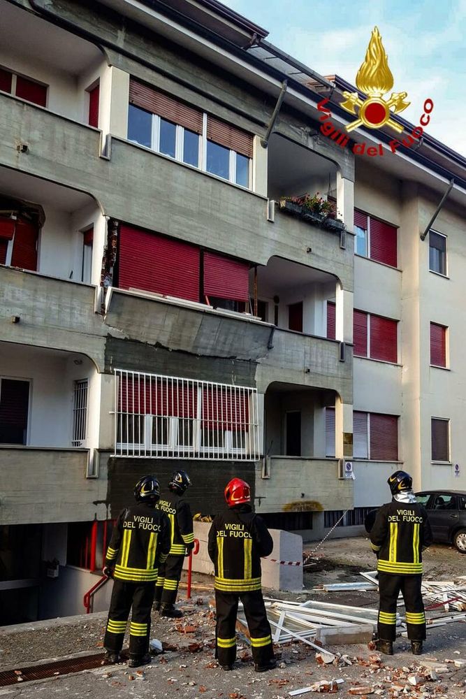 La palazzina interessata dall'incendio