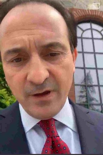 Il Primo Maggio del presidente Cirio chiuso alle Ogr per celebrare i primi due guariti dimessi (VIDEO)