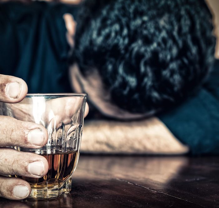 Alcolismo cronico: cos'è e come affrontarlo