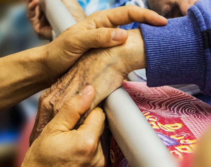 Rsa, grazie ai test rapidi via libera a Natale alle visite dei familiari degli anziani ricoverati