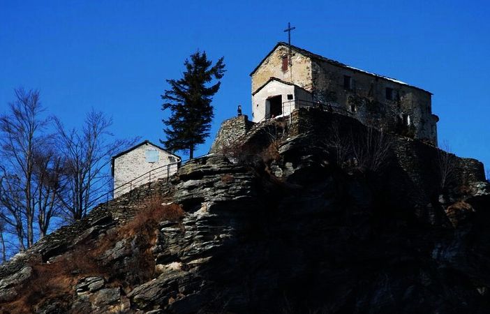 Valli di Lanzo, a Cantoira un'aiuola votiva a Maria Ausiliatrice e Santa Cristina
